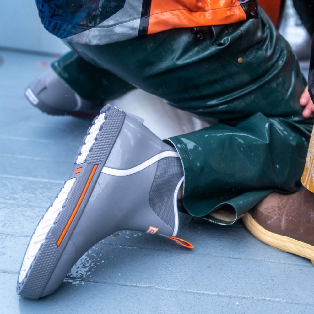 Xtratuf MENS WHEELHOUSE 6 ANKLE DECK BOOT GREY